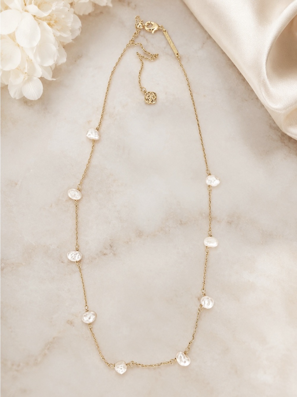 KENDRA SCOTT Leighton Gold Pearl Strand Necklace in Freshwater - Picture 4 of 6